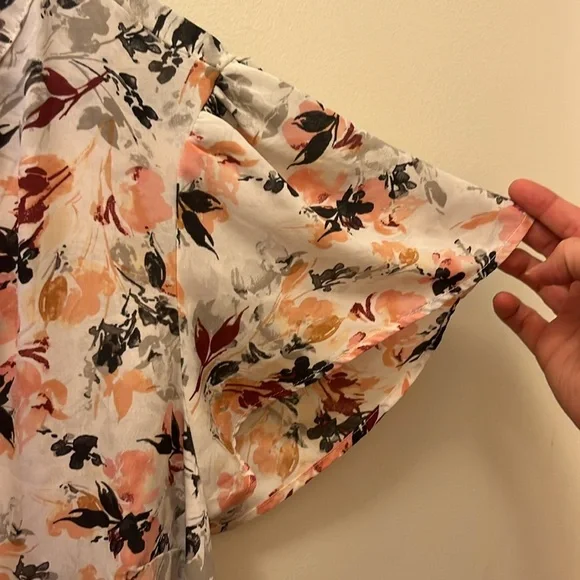 Torrid floral peach and green top size 2 - Picture 5 of 9